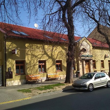 Penzion Pod Kastany Kvasice Екстериор снимка